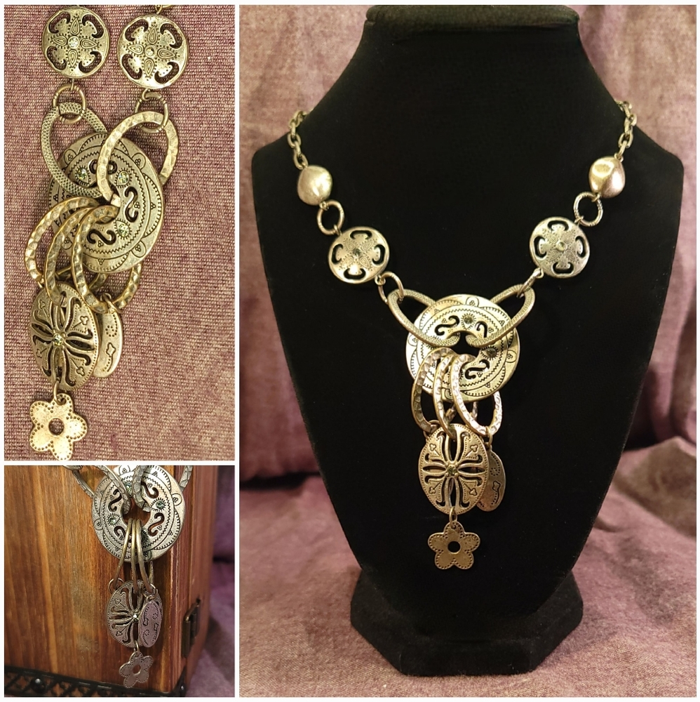 Lightweight silver "disk" necklace